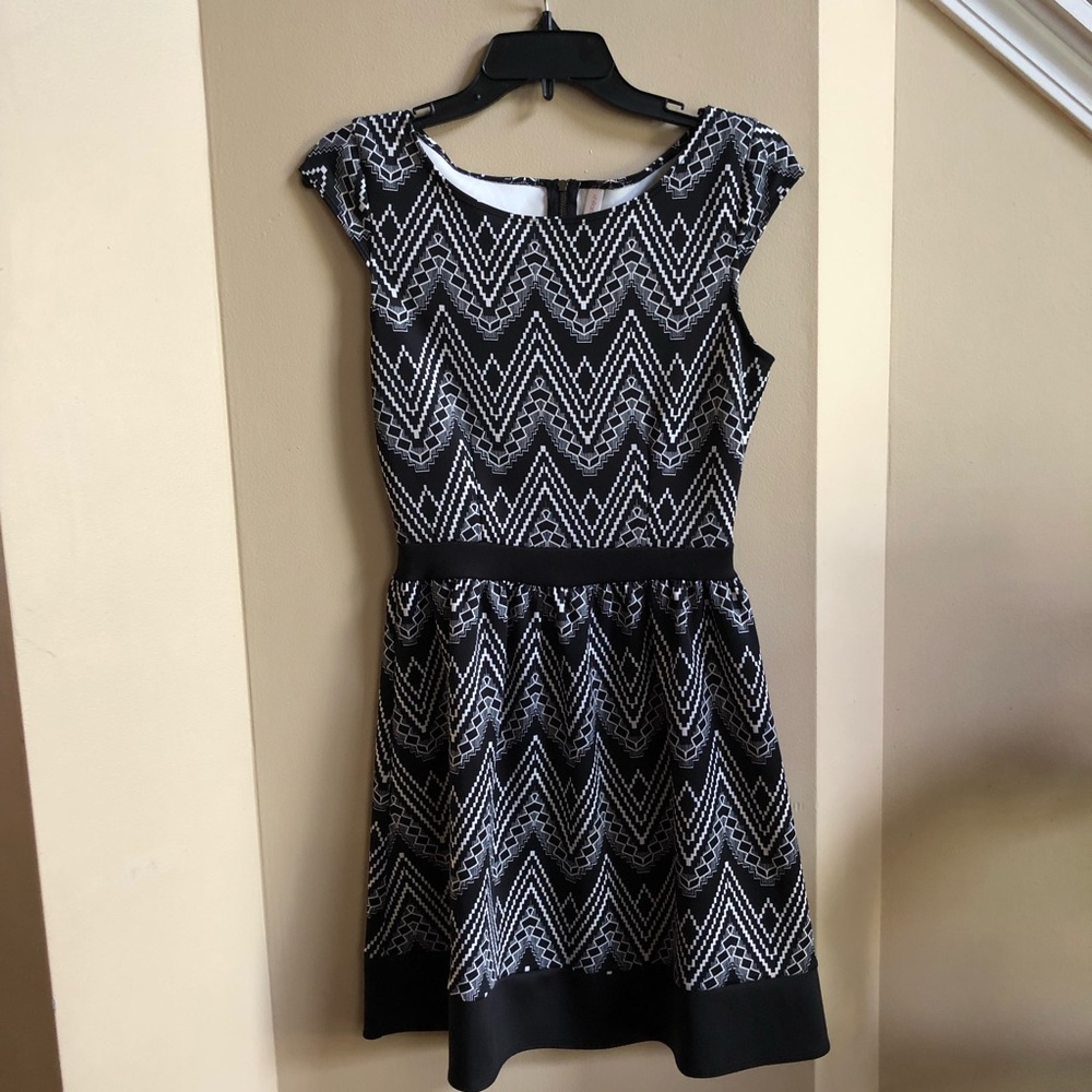 Black and white pattern dress
